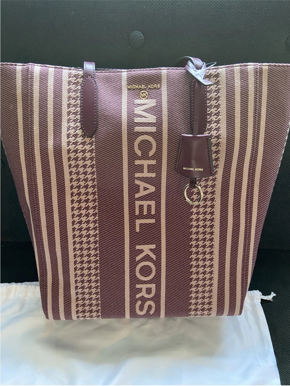 NWT: Michael Kors Maroon & Beige Striped Tote with Wristlet - Picture 2 of 13